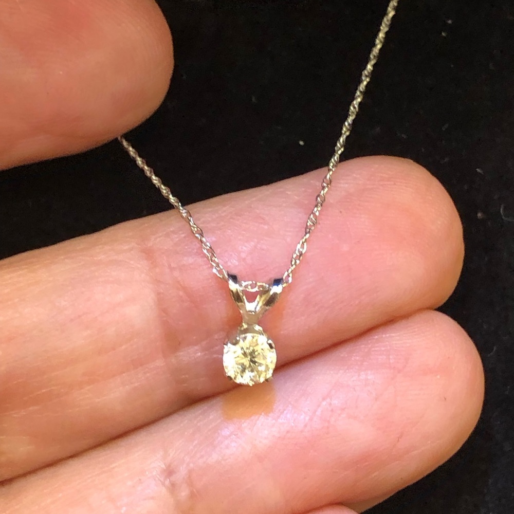 .35 cttw Diamond Gold Pendant